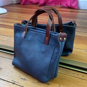 Elegant Blue Leather Shoulder Bag